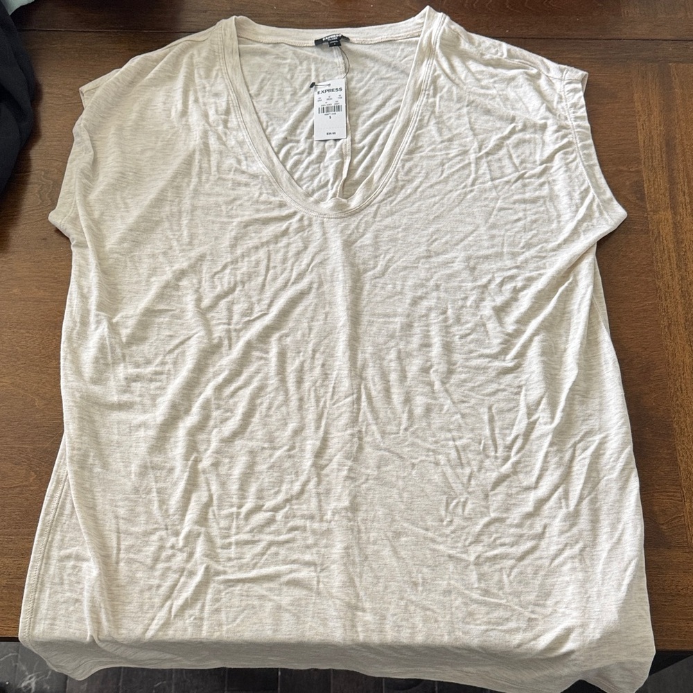 BNWT- express women’s top- cream- size small